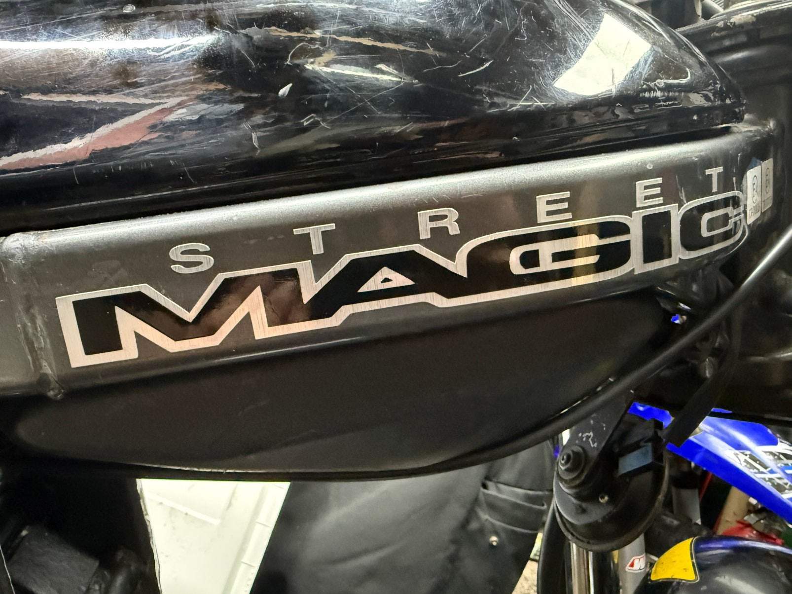 Suzuki Streetmagic frame sticker - Geborsteld staal/zwart, Ophalen of Verzenden