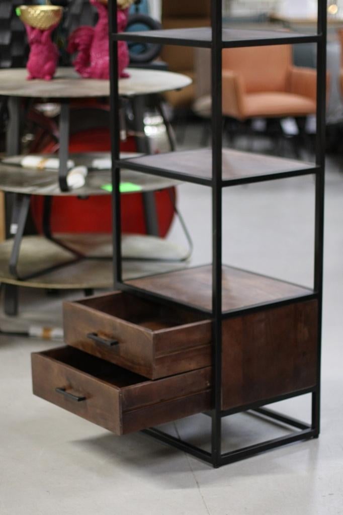 Mooie smalle open kast metaal mangohout met 2 lades, Huis en Inrichting, Kasten | Boekenkasten, Met plank(en), Nieuw, 50 tot 100 cm