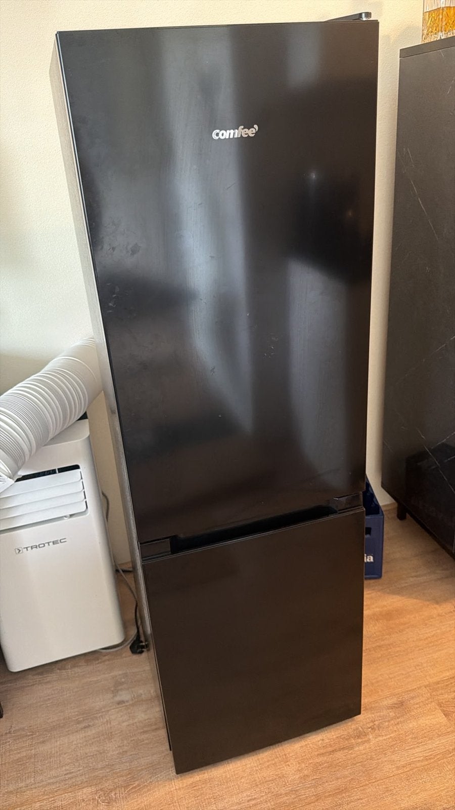 Comfee Koel-vriescombinatie - Zwart, Ophalen, 150 tot 200 liter, Met aparte vriezer, Zo goed als nieuw