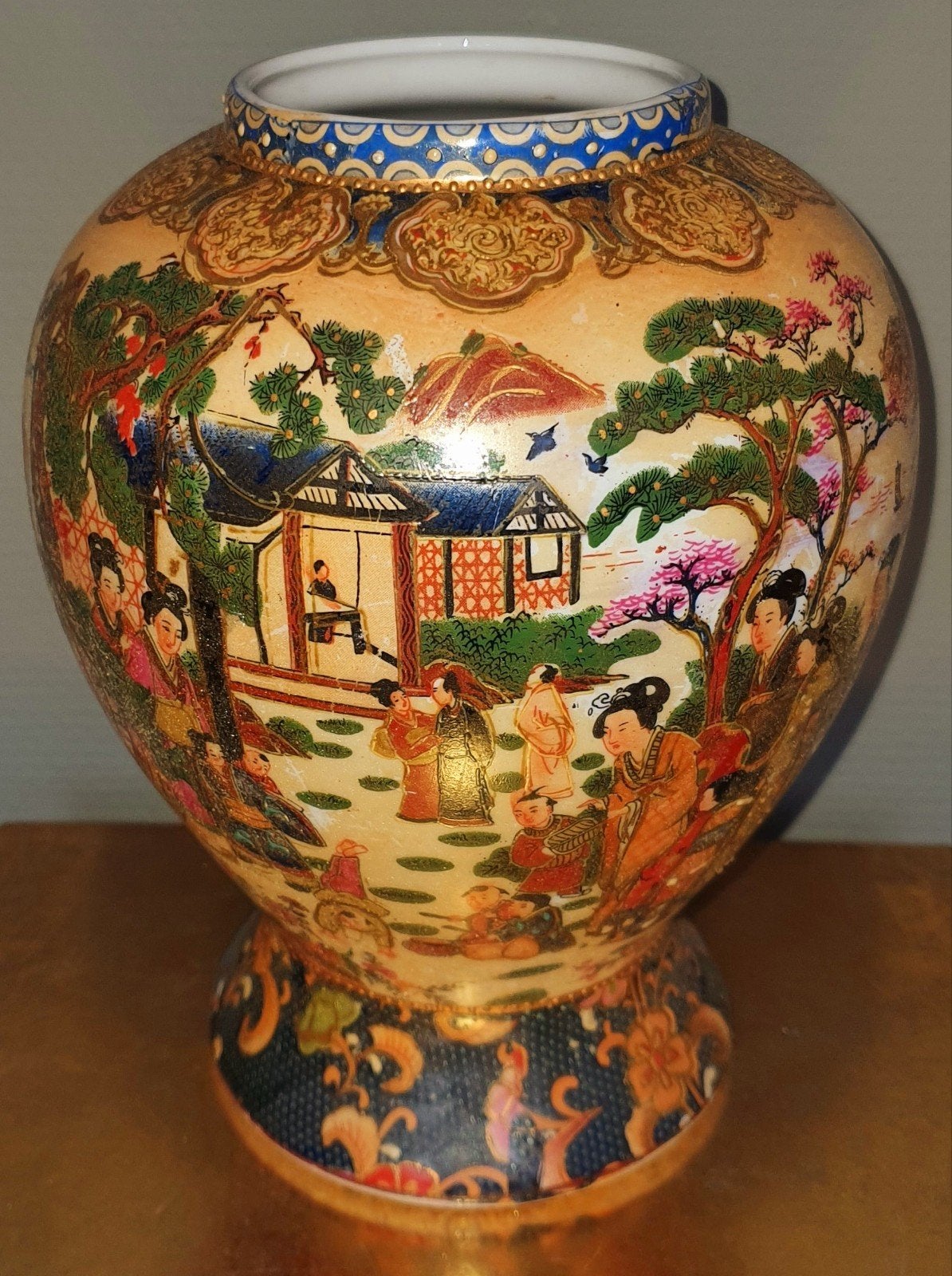 Vaas chinese japanse handgeschilderde kleurrijk met goud, Ophalen of Verzenden