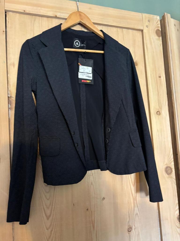 Prachtig nieuw Jane Lushka pak - blazer en broek - Maat XS, Kostuum of Pak, Zwart, Nieuw, Ophalen of Verzenden