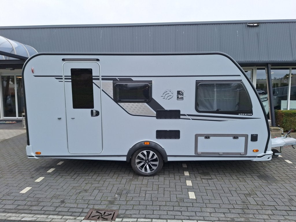 Knaus Sudwind Black Selection 420 QD NIEUW 2026 MODEL, Serviceluik, Dwarsbed, Bedrijf, Treinzit