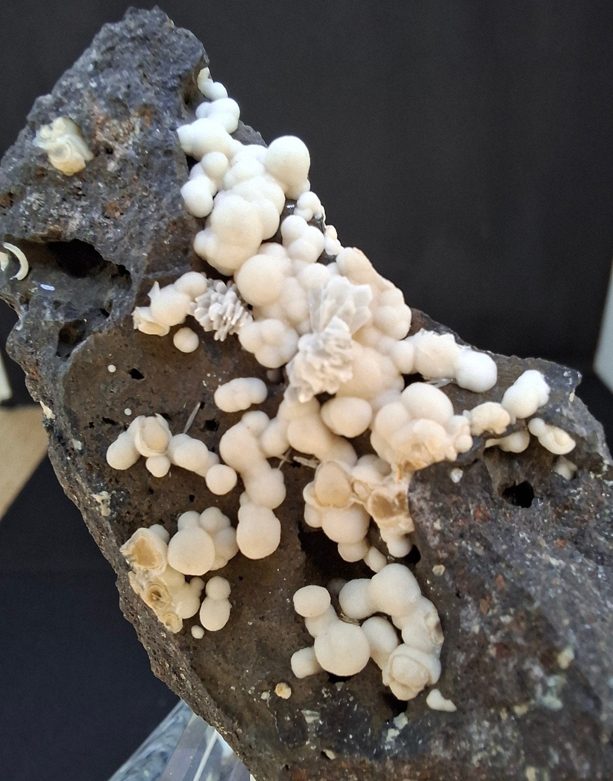 bariet op calciet, Verzamelen, Ophalen of Verzenden