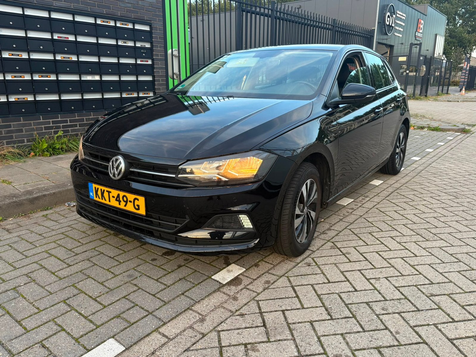 Volkswagen Polo 1.0 /75PK/AIRCO/CRUISE/PARKPILOT/USB/APK/, 1005 kg, Stof, 74 pk, Zwart