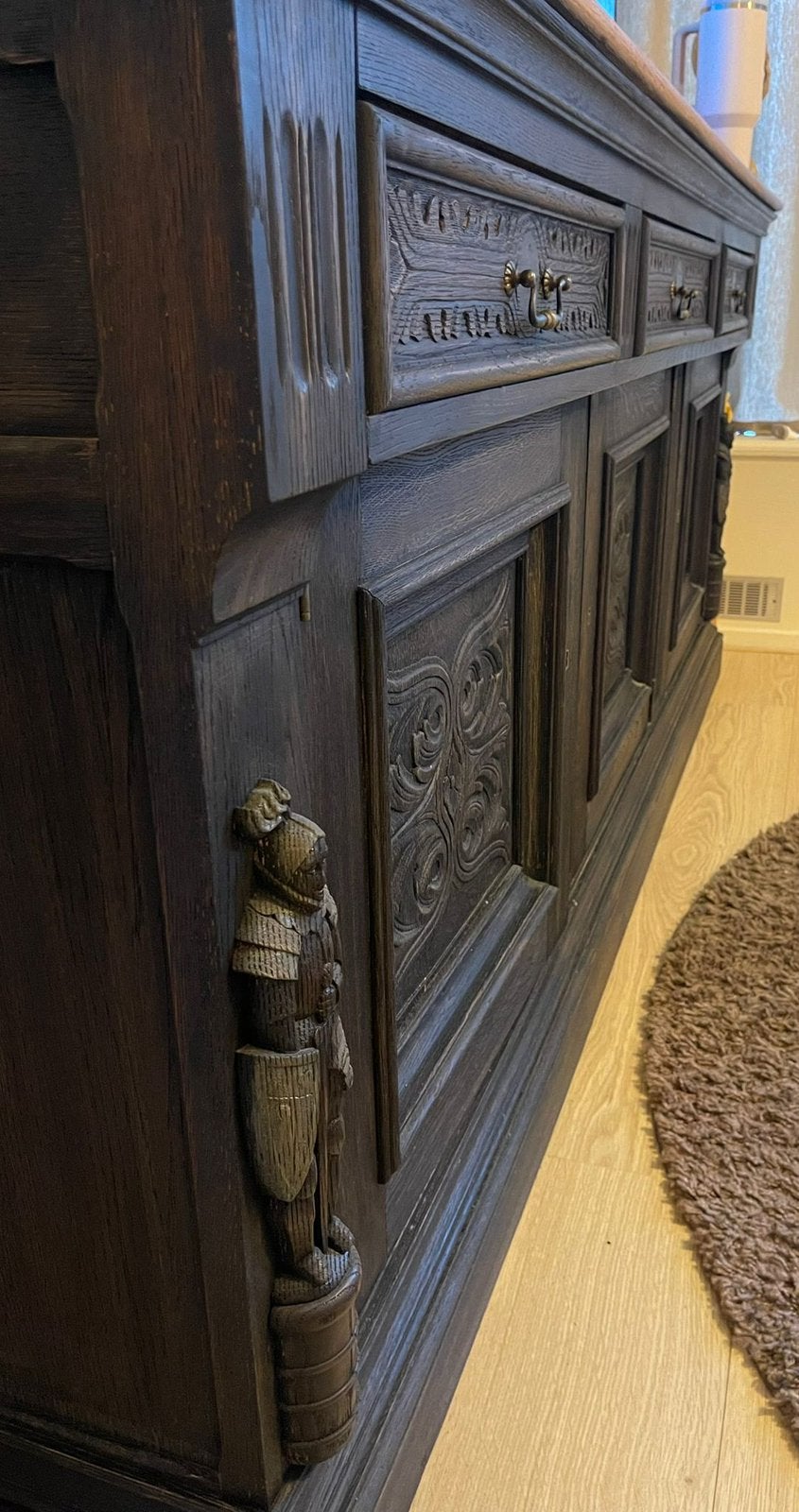 Massief houten dressoir met houtsnijwerk, Ophalen