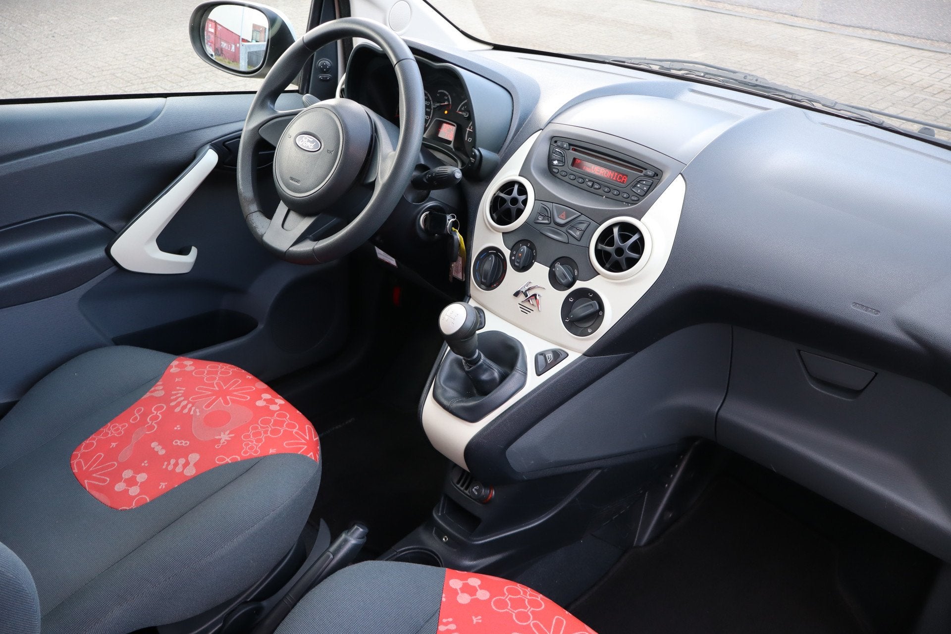 Ford Ka 1.2 Cool&Sound Nederlandse auto/Airco/Elektrische ra, Auto's, Voorwielaandrijving, Dealer onderhouden, Stof, Gebruikt