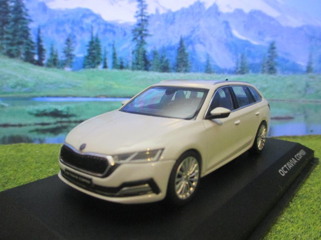 Skoda Octavia Combi - Norev Dealer-uitgave Moon White, Hobby en Vrije tijd, Modelauto's | 1:43, Ophalen of Verzenden, Nieuw, Auto