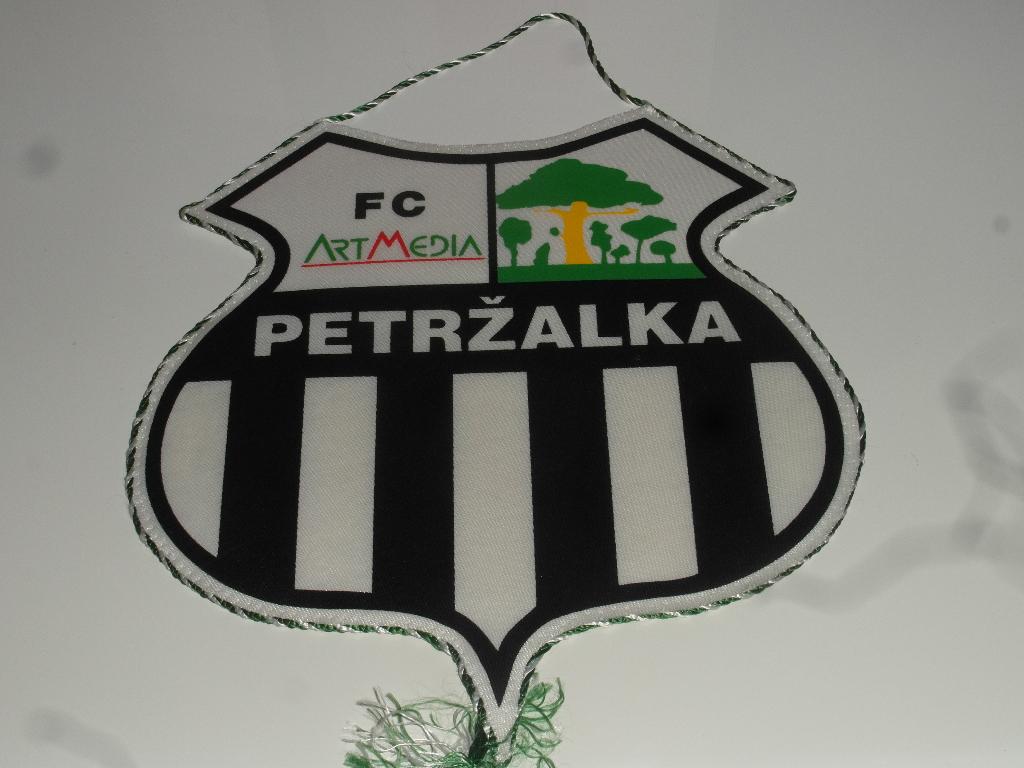 voetbal FC Petržalka  slowakije vaantje, Ophalen of Verzenden, Zo goed als nieuw, Buitenlandse clubs, Vaantje of Sjaal