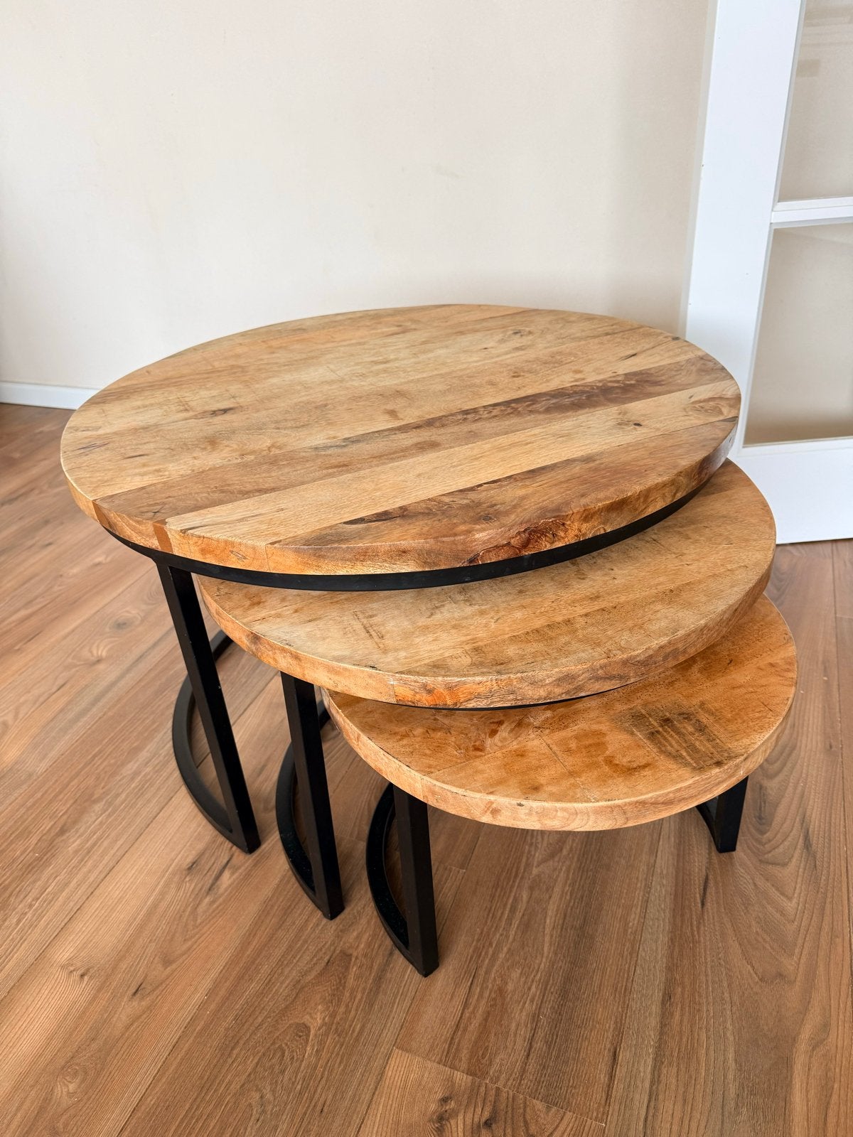 Set van 3 ronde bijzettafels van mangohout en metaal, Ophalen, Minder dan 45 cm, Gebruikt, Rond