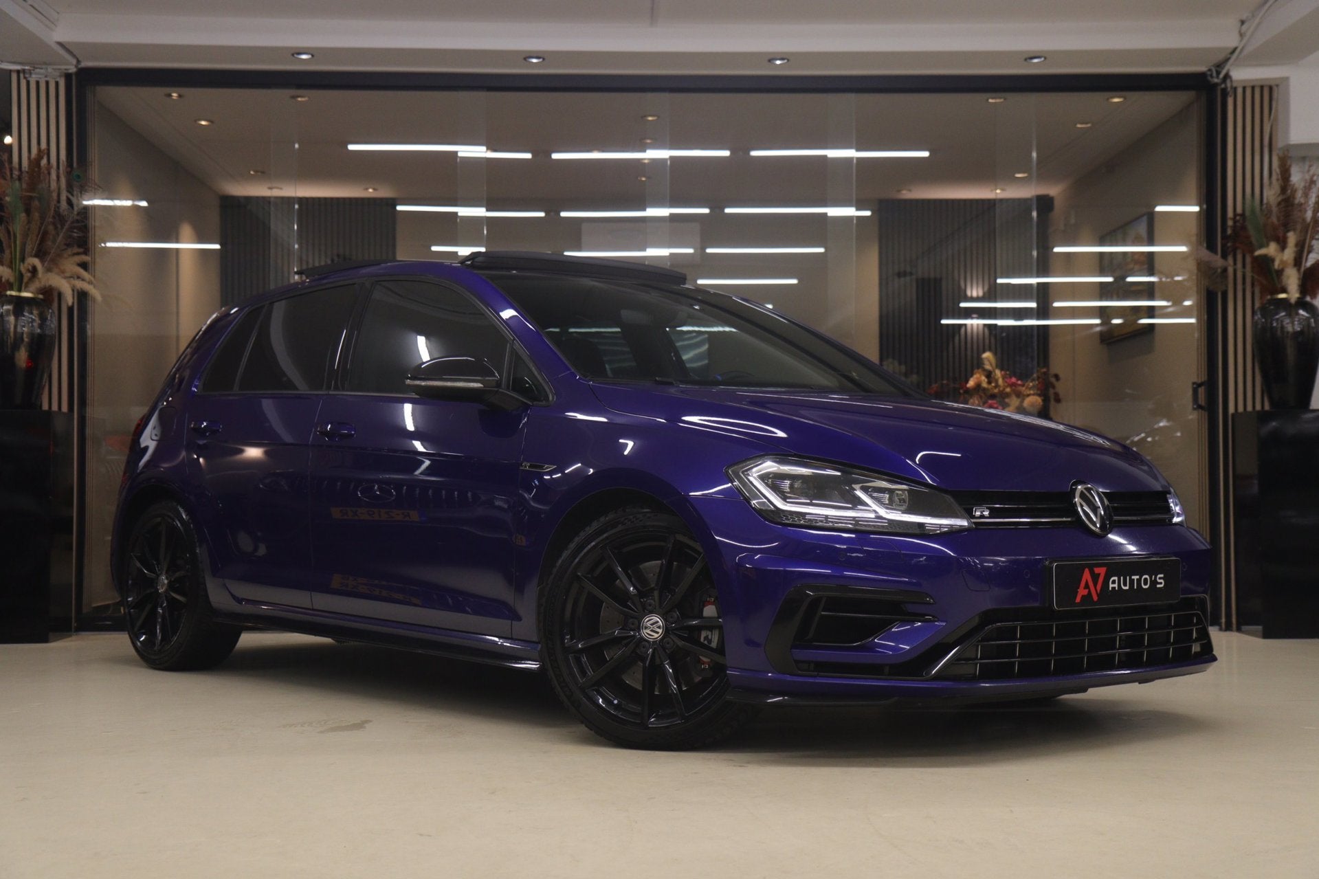 Volkswagen Golf 2.0 TSI 4Motion R /PANO/AKRA/ACC/DCC/DYNAUDI, Automaat, Stof, Gebruikt, Euro 6