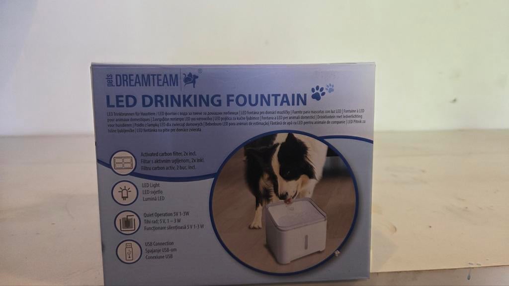 Drinkbak voor huisdieren. Lopend water en ledverlichting, Ophalen