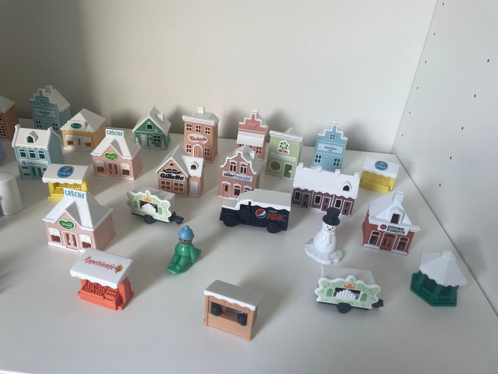 Winterdorpjes huisjes en poppetjes albert Heijn, Verzamelen, Supermarktacties, Plus, Ophalen of Verzenden