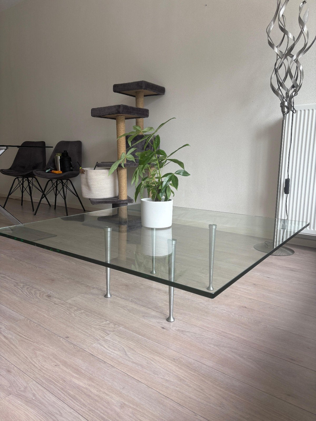 Glazen salontafel met metalen poten, Ophalen