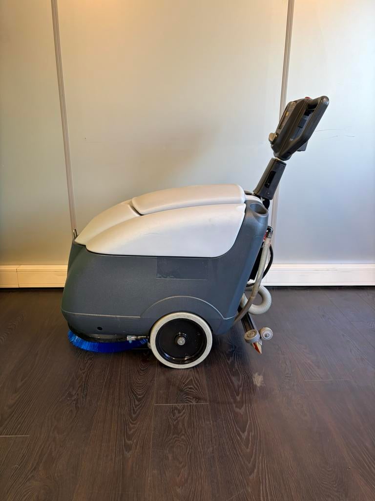 Nilfisk SC400 | Schrobmachine | Nieuw accupakket, Ophalen of Verzenden, Schrobmachine