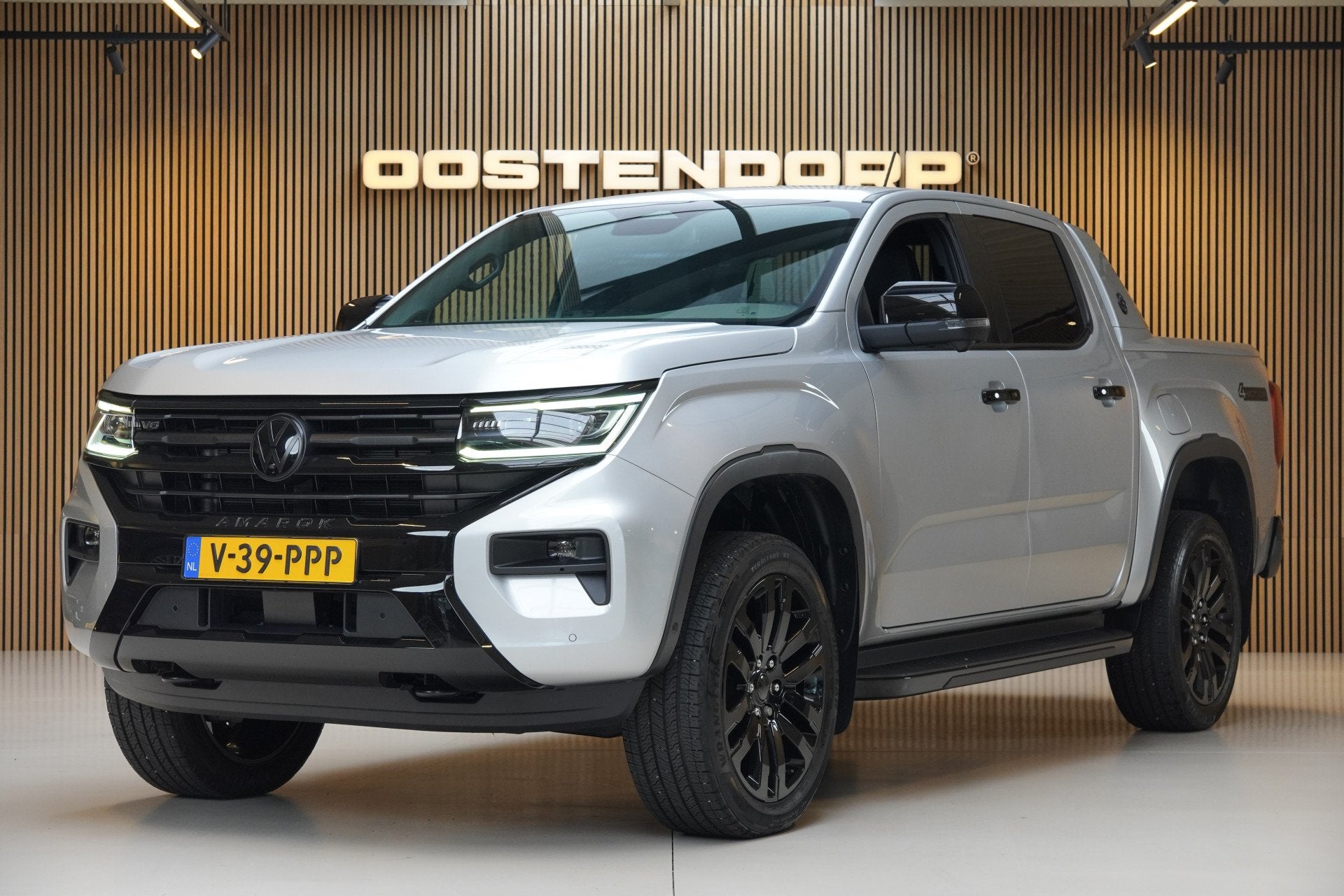 Volkswagen Amarok 3.0TDI/240pk 4Motion Plus Cab Aventura BLA, Auto's, Automaat, Gebruikt, Zwart, 2993 cc