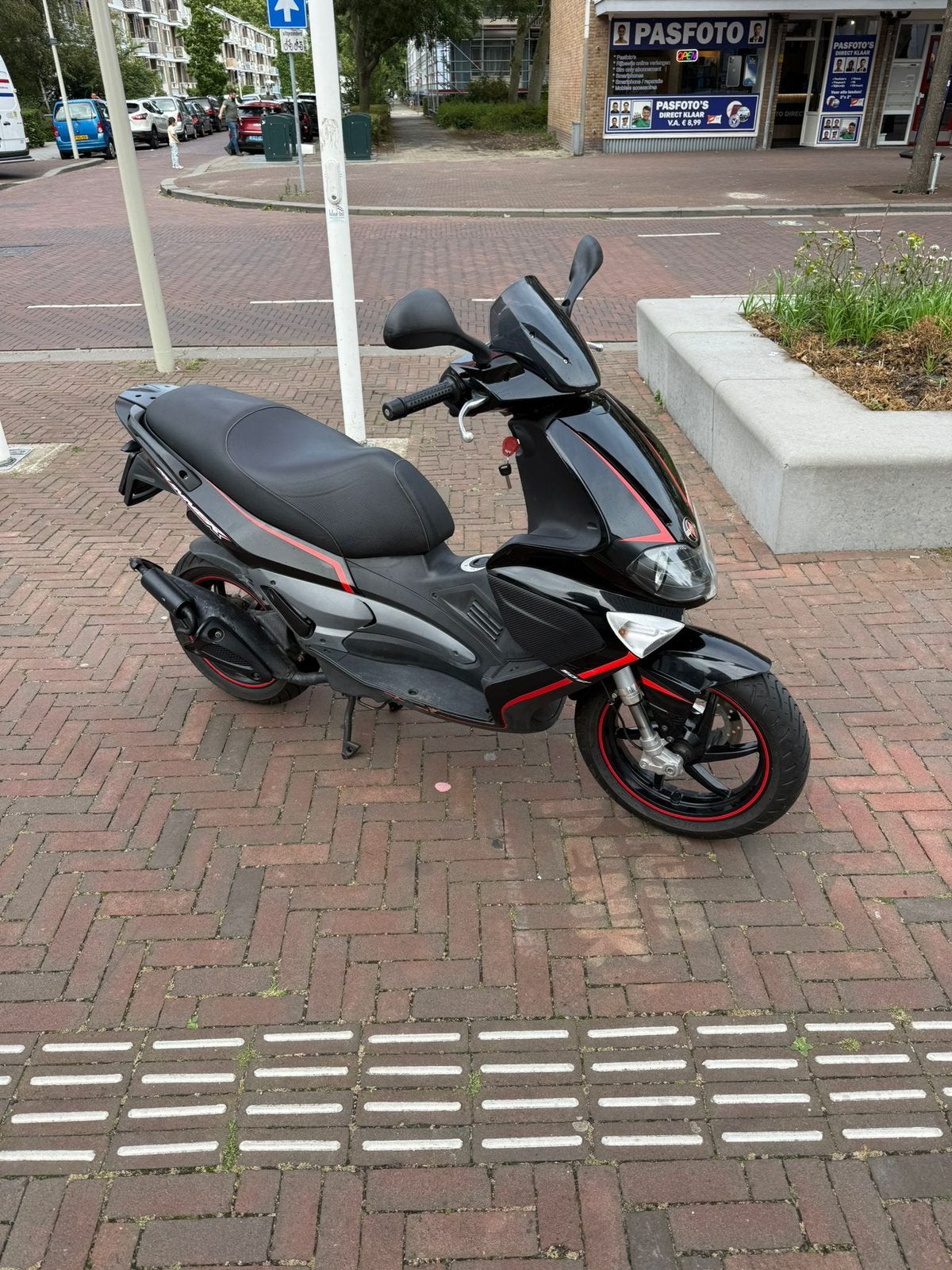 Gilera runner RST 2011, Fietsen en Brommers, Scooters | Piaggio, Ophalen, Overige modellen, Maximaal 45 km/u, Zo goed als nieuw