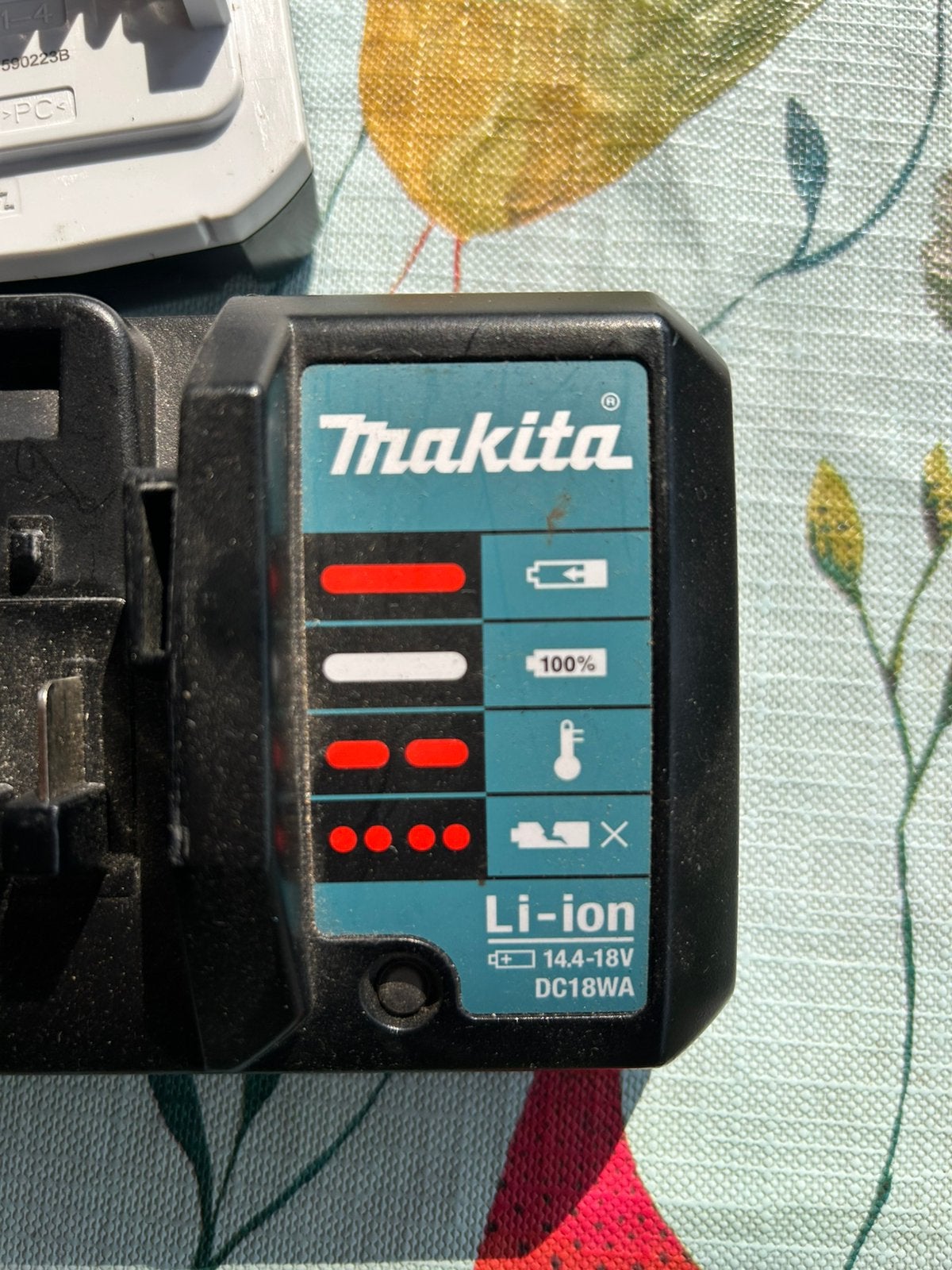 Oplader Makita met batterij Li-ion te koop, Ophalen, Gebruikt, Boor- en Schroefmachine