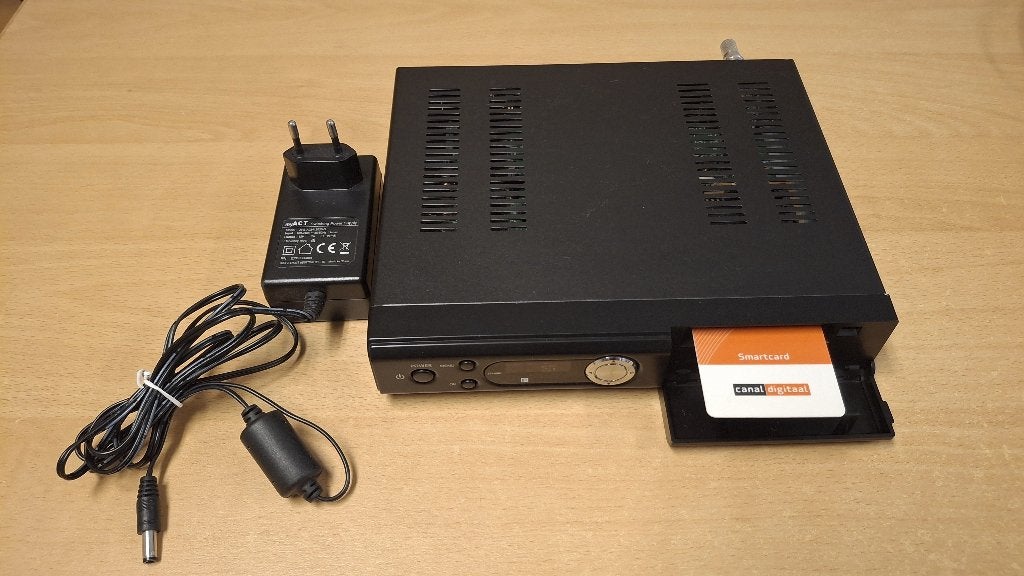 M7 SAT801 satelliet-ontvanger met voedingadapter, Ophalen of Verzenden, Gebruikt, (Schotel)antenne, Overige merken