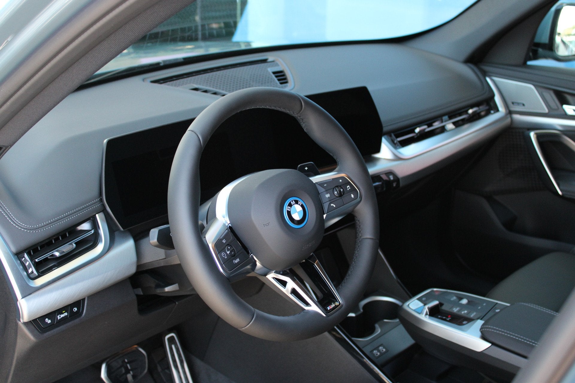 BMW X1 xDrive25e / Trekhaak / Panoramadak / Sportstoelen / C, Auto's, Dealer onderhouden, Met garantie (alle), Bedrijf, Hybride Elektrisch/Benzine