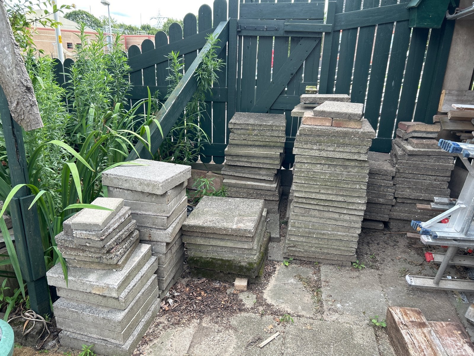 GRATIS: Gebruikte terrastegels, Tuin en Terras, Ophalen, Gebruikt, Klinkers, 10 m² of meer