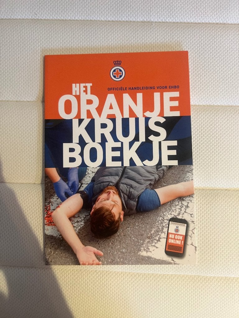 Het oranje kruis boekje, Boeken, Overige vakken, Verzenden, Diverse auteurs, Zo goed als nieuw