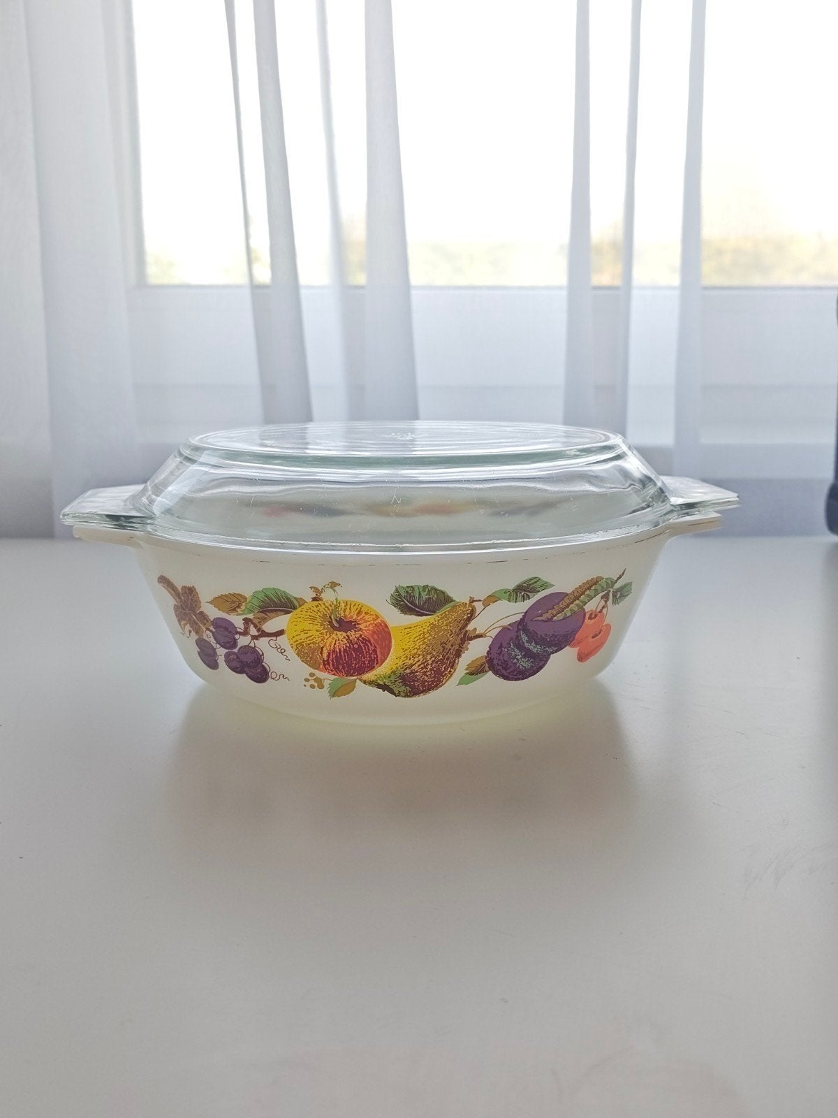 Vintage JAJ Pyrex Ovenschaal met Deksel – Kent Orchard / Haw, Ophalen of Verzenden, Glas, Overige stijlen, Schaal of Schalen