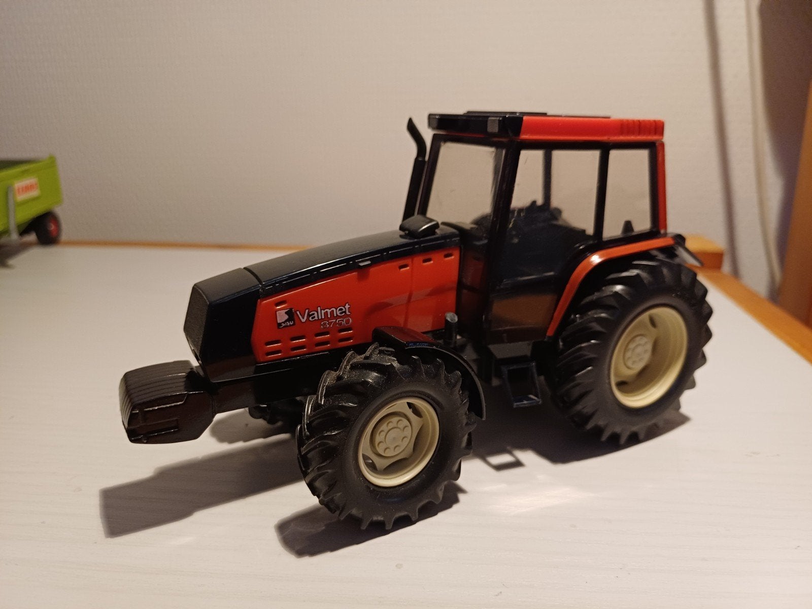 Britains Valmet 8750, Ophalen of Verzenden, Zo goed als nieuw, Tractor of Landbouw, Britains
