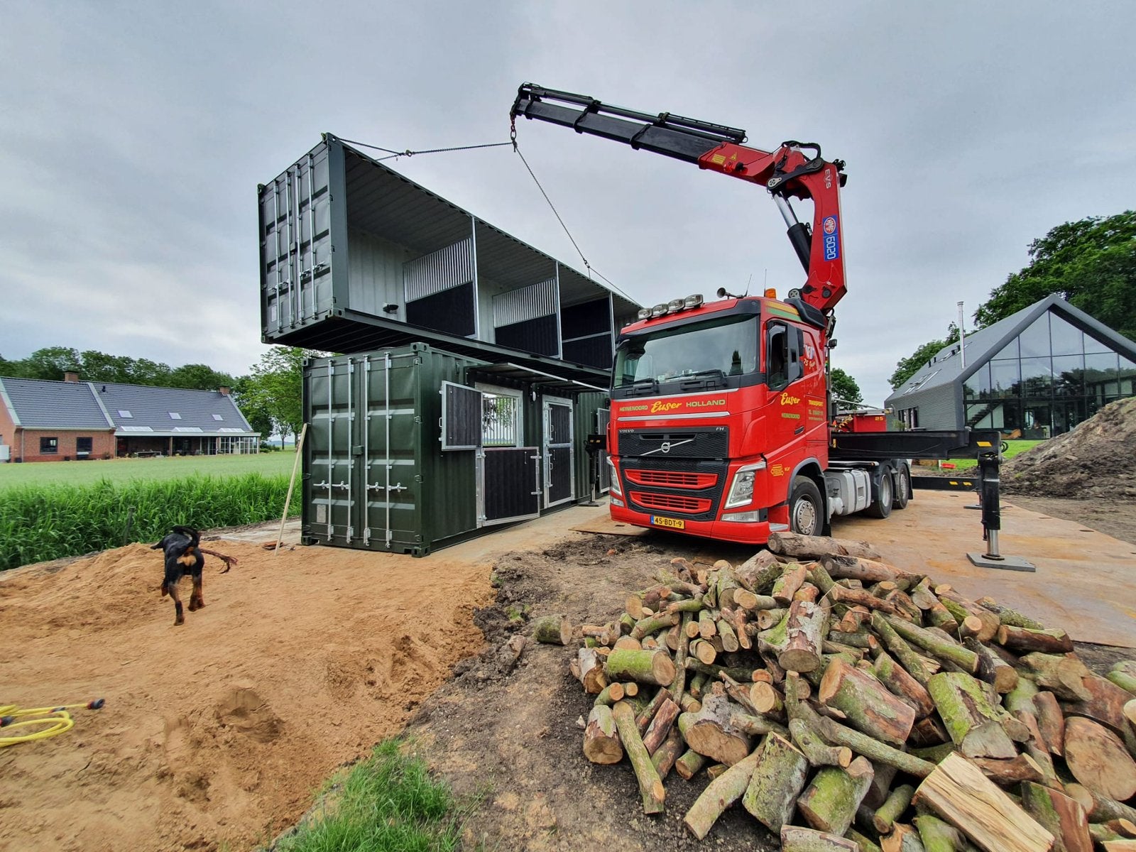 Gekoppelde stalcontainers