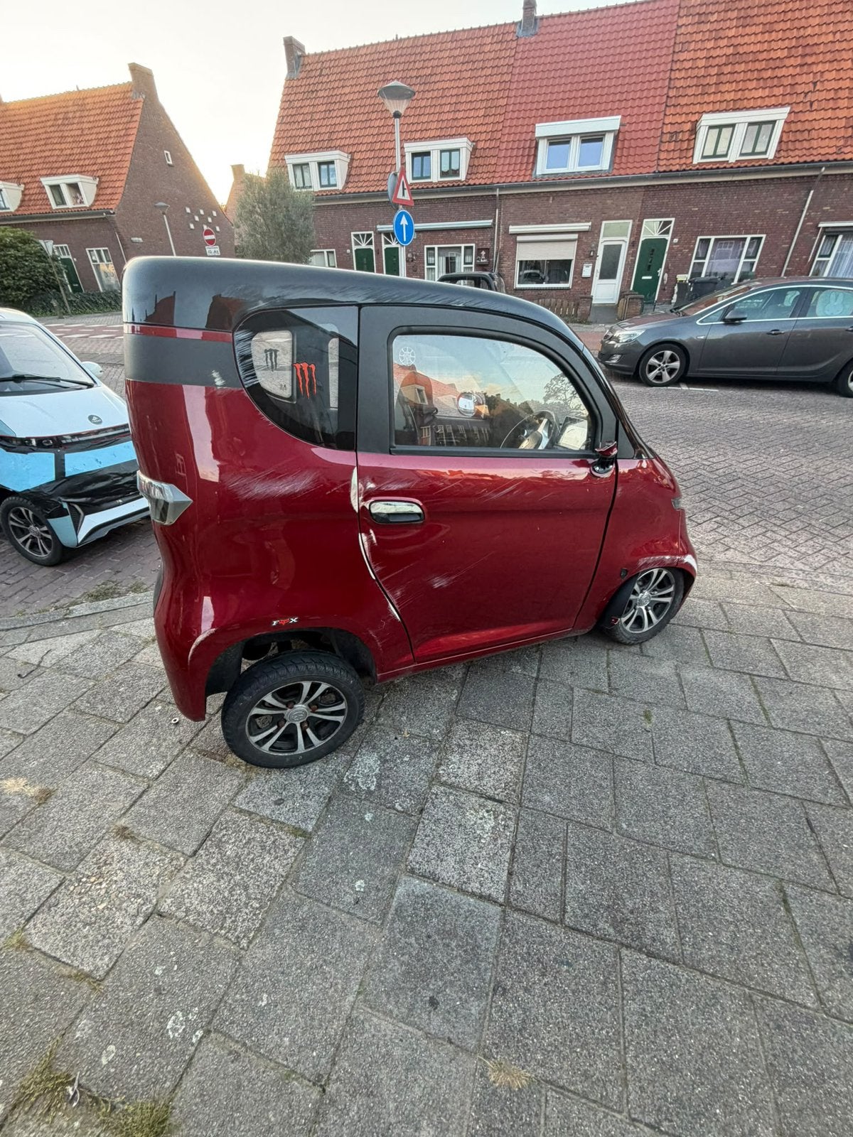 luxe overdekte scootmobiel met schade, Zo goed als nieuw, 16 km/u of meer, 46 km of meer, Ophalen