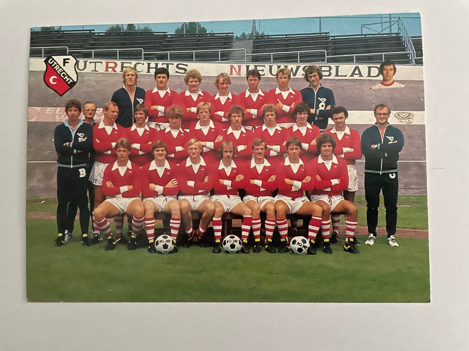 Elftal foto FC Utrecht met bekende spelers - Utrecht Nieuwsb, Verzamelen, Gebruikt, 1980 tot heden, Foto, Ophalen of Verzenden