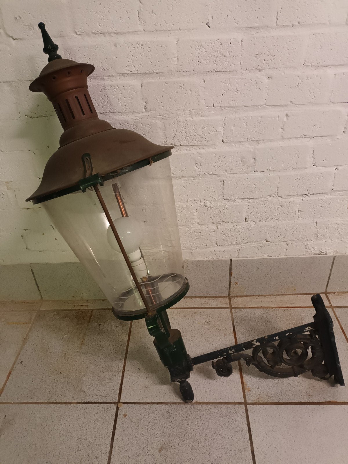 antiek set lamp/wandhouder, Tuin en Terras, Buitenverlichting, Gebruikt, Ophalen of Verzenden, Netvoeding, Hanglamp