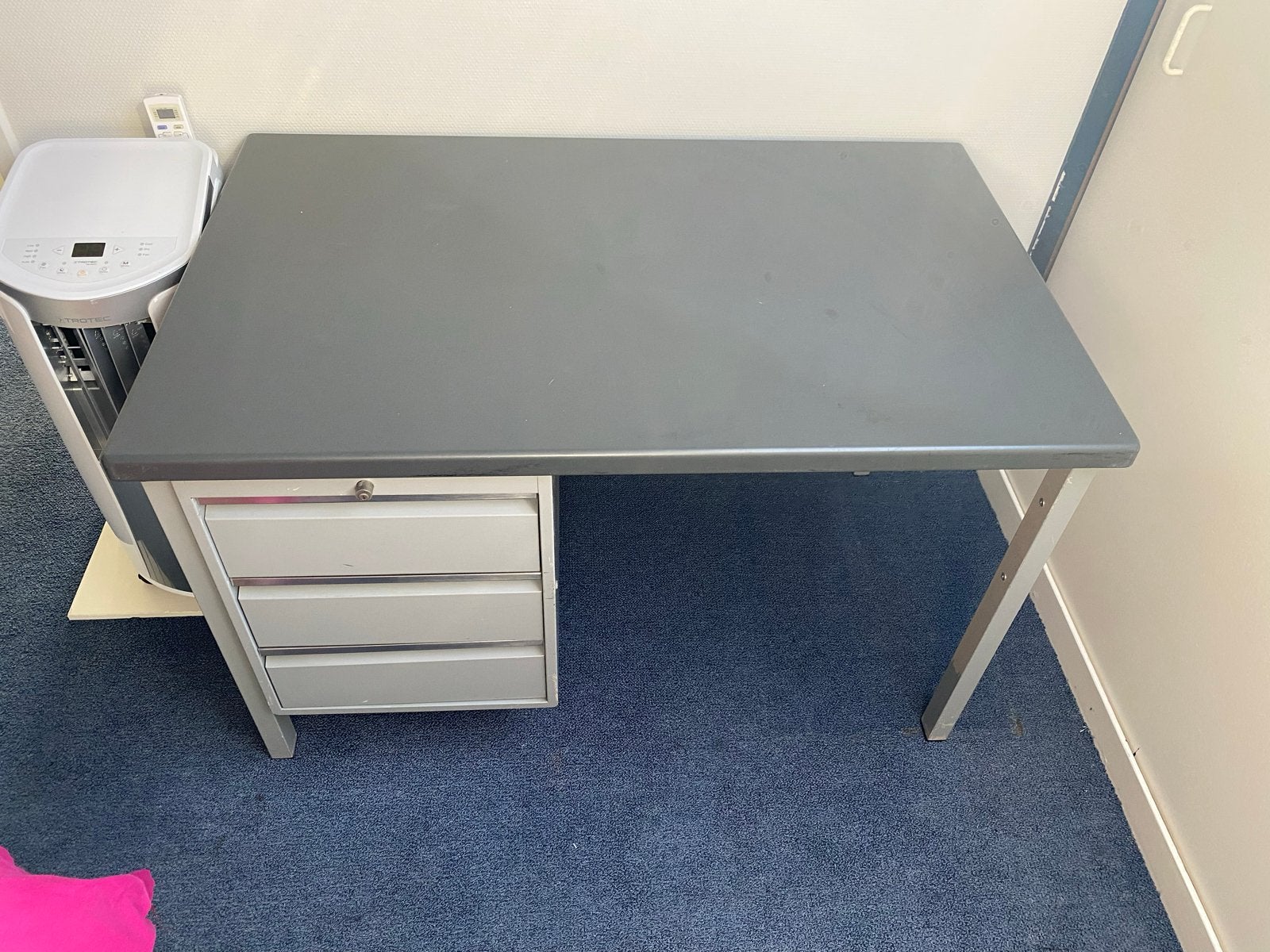 Grijs metalen bureau met 3 lades, Huis en Inrichting, Gebruikt, Met lades, Metaal, Ophalen of Verzenden