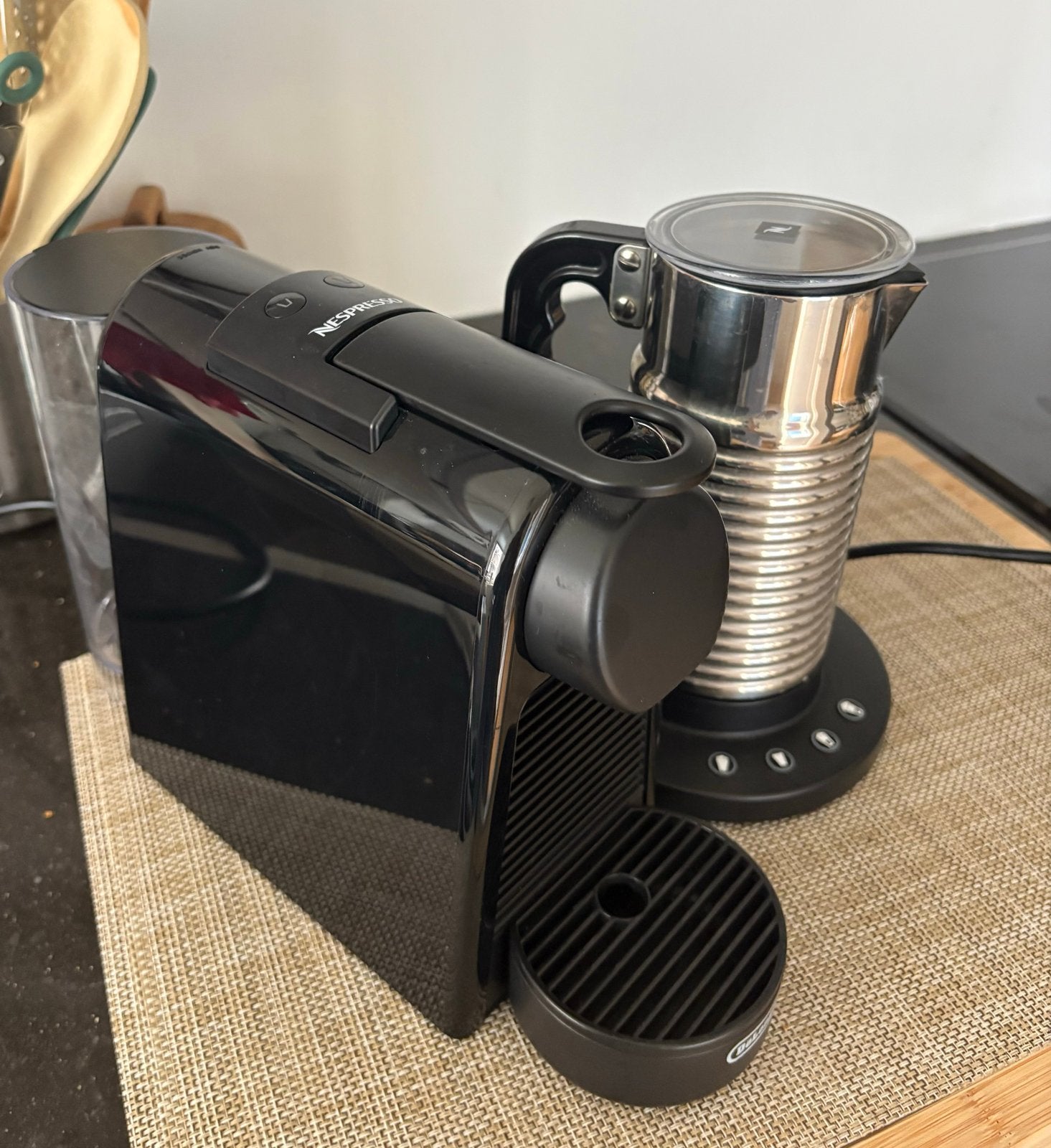 Foto 2 van Nespresso Essenza Mini + Aeroccino melkopschuimer