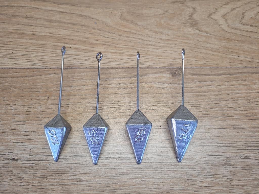 Te koop Piramide lood 80/110/125/150/175 gram € 1,25, Watersport en Boten, Hengelsport | Zeevissen, Ophalen of Verzenden, Nieuw