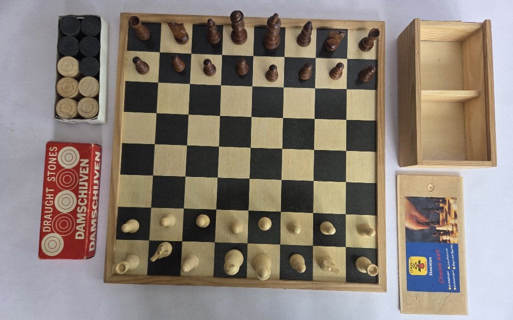 Schaakspel & damspel - Staunton schaakstukken - bord 40x40cm, Een of twee spelers, Ophalen of Verzenden, Zo goed als nieuw