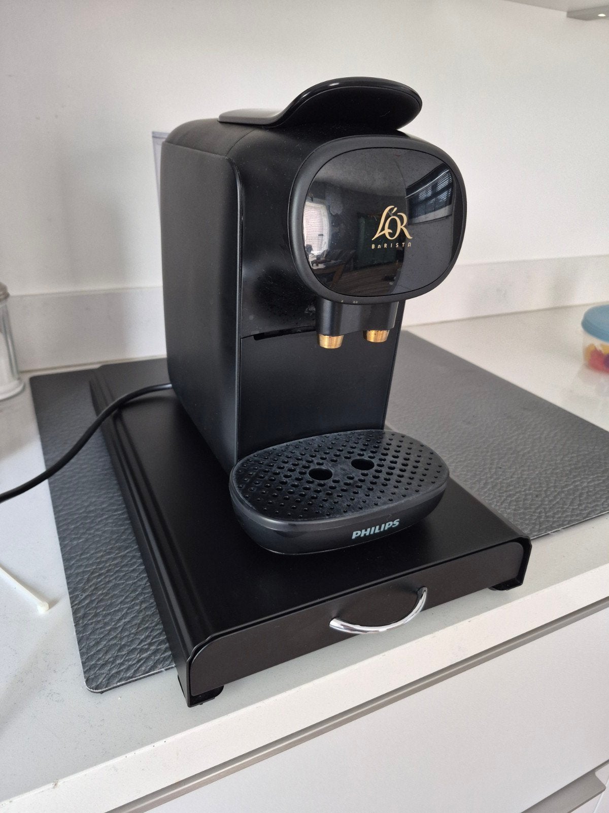 L'OR Barista Koffiemachine en Capsulehouder, GRATIS 80 CUPS, Ophalen, Koffiemachine, Zo goed als nieuw, 2 tot 4 kopjes