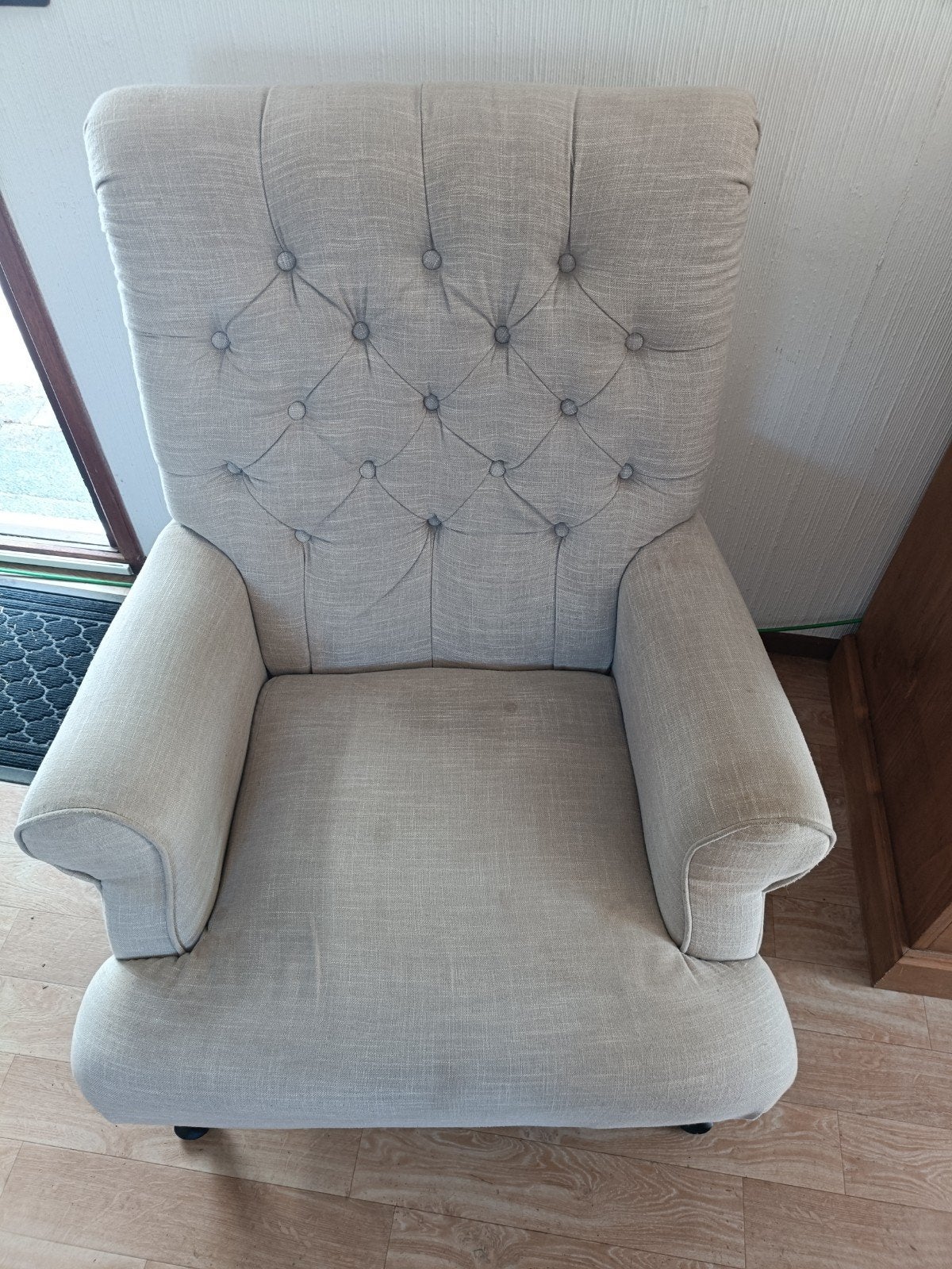 Comfortabele fauteuil met gecapitonneerde rugleuning, Ophalen, Gebruikt, 75 tot 100 cm, 75 tot 100 cm