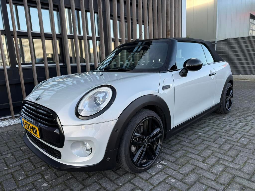 MINI Cooper Cabrio -2018- Chili Black Pack - Apple carplay, Auto's, Mini, Zwart, Cabriolet, Leder en Stof, Lichtsensor
