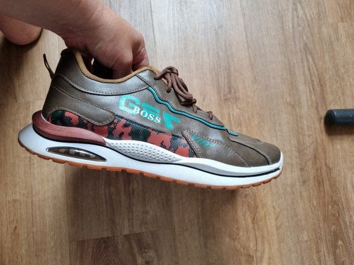 BOSS sneakers maat 44,5 - Gratis af te halen, BOSS, Bruin, Ophalen of Verzenden, Sneakers of Gympen