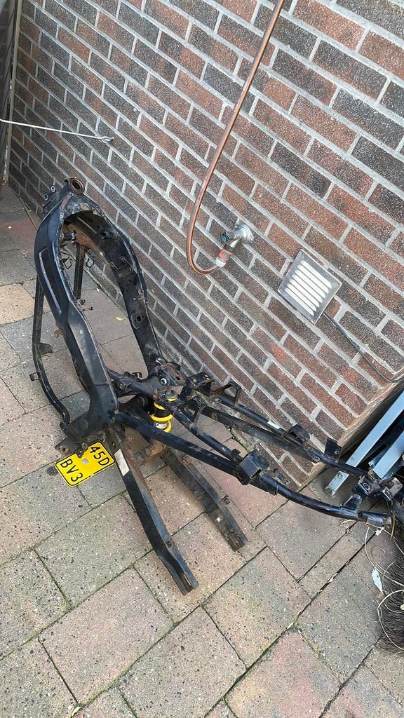Yamaha tzr50 frame/wokvrij kenteken/achterbrug/veer/recht, Ophalen, Gebruikt, Frame