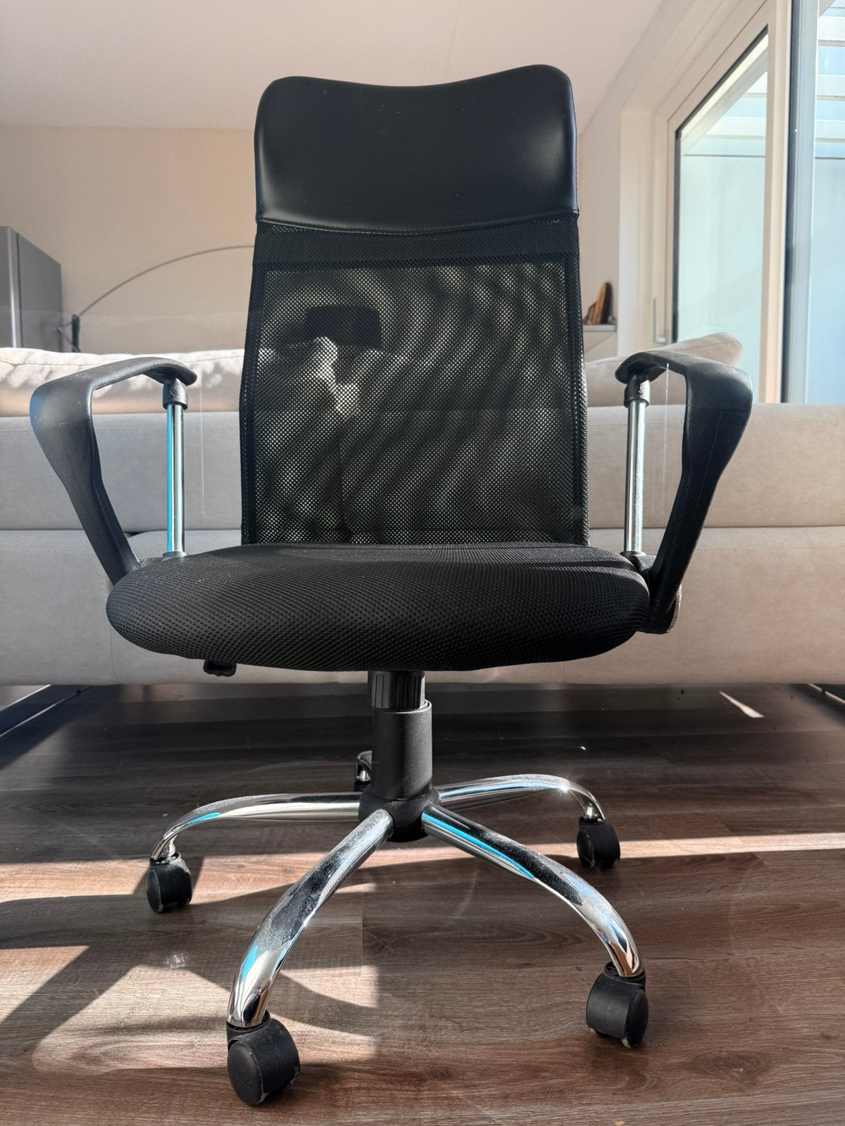 Black Office Chair with High Backrest – Good Condition, Ophalen, Zo goed als nieuw, Zwart