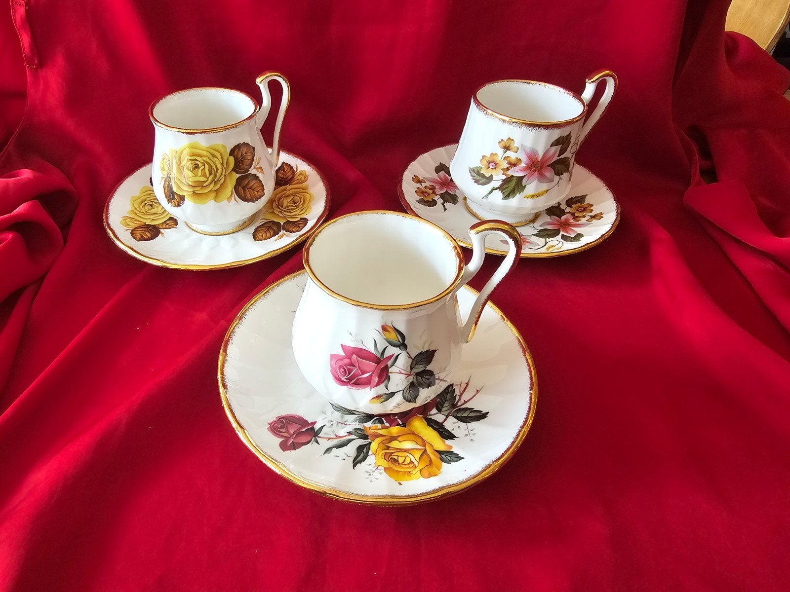 Set van 3 Royal Priory Dale porseleinen kopjes en schotels., Ophalen of Verzenden