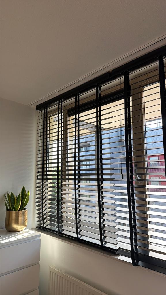 Jaloezie Zwart 50mm 120x175 cm Kwantum 2 stuks, Ophalen, 100 tot 150 cm, Zwart, Zo goed als nieuw