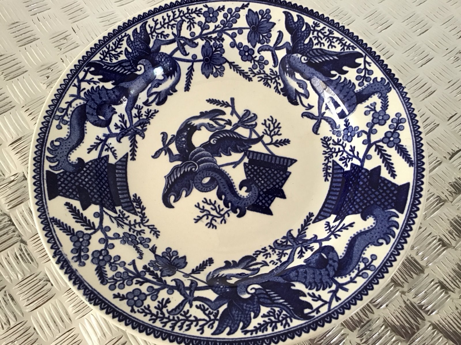 Petrus Regout Maastricht Dragon bord - Made in Holland, Antiek en Kunst, Antiek | Servies los, Ophalen of Verzenden