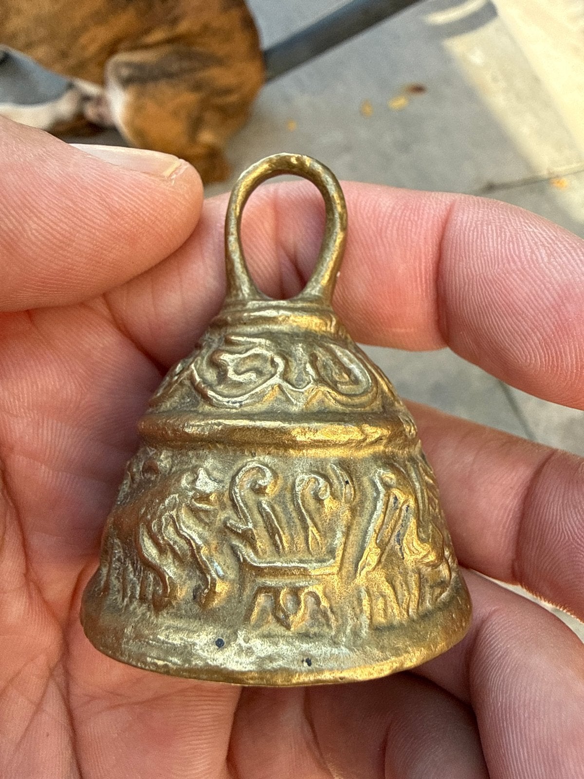 Antieke bronzen bel met reliëfdecoratie, Ophalen of Verzenden