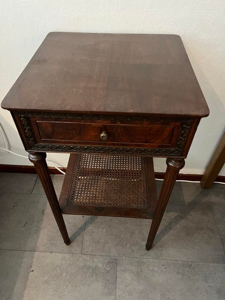 Victoriaans mahonie tafeltje met lade en rotan plank, Ophalen