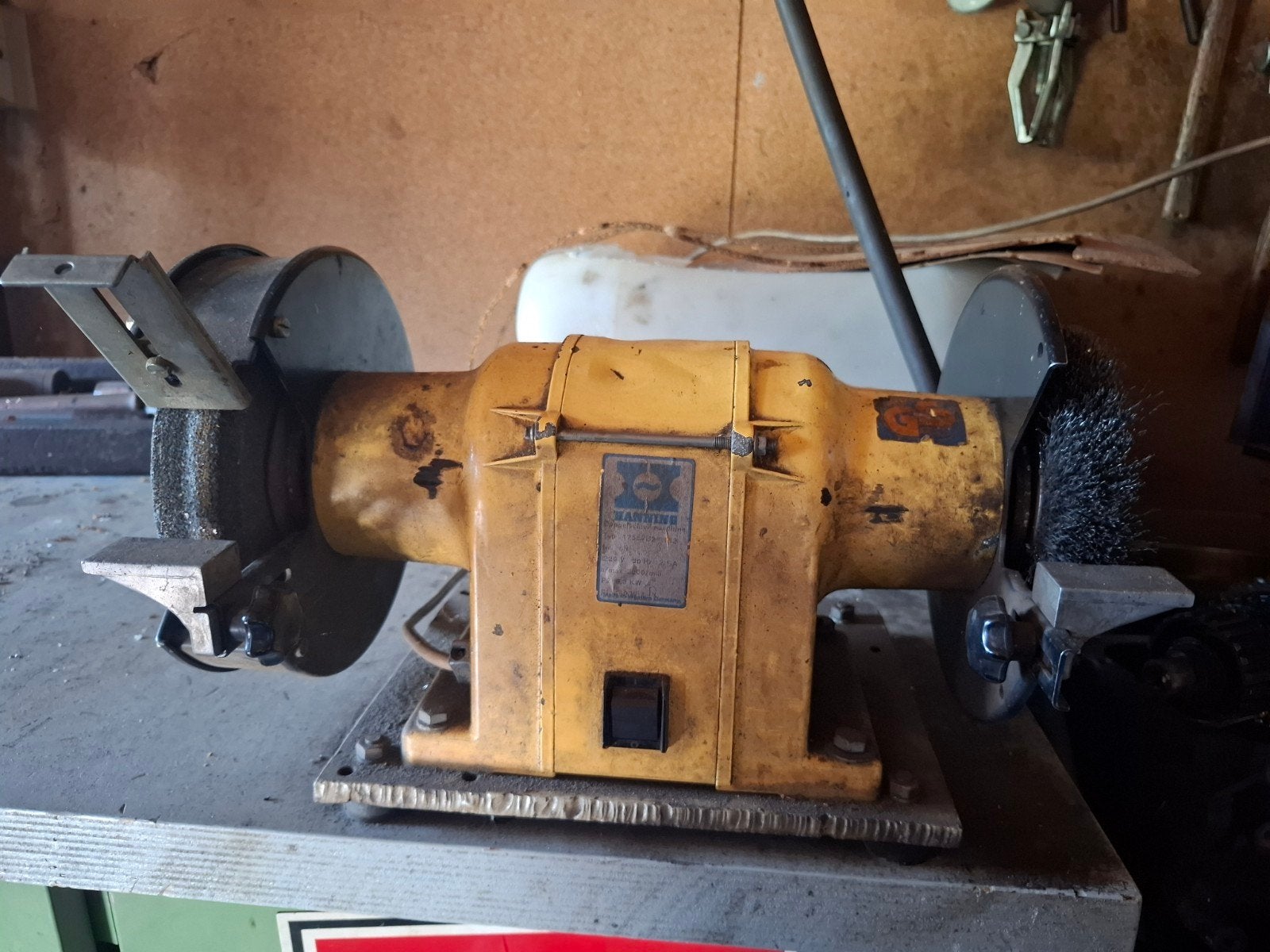 Robuuste Werkbankslijpmachine - Gebruikt, Ophalen, Gebruikt, Minder dan 700 watt, Werkbankslijpmachine