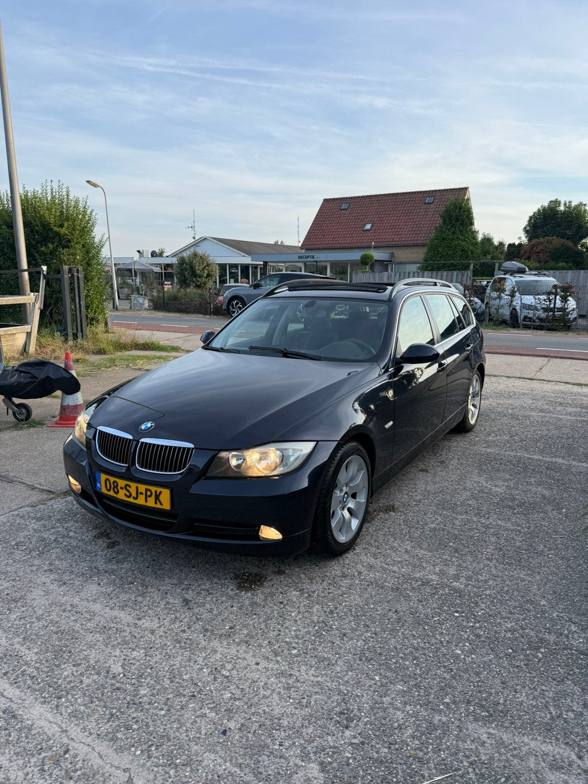 BMW 325i Touring E91 2006 | N52 6-cilinder Panoramadak Airco, Achterwielaandrijving, Zwart, 2497 cc, Blauw