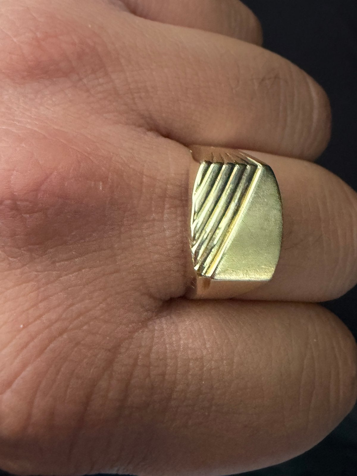 Heren 14 kt mooie zegelring, 20 of groter, Heer, Ophalen of Verzenden, Zo goed als nieuw