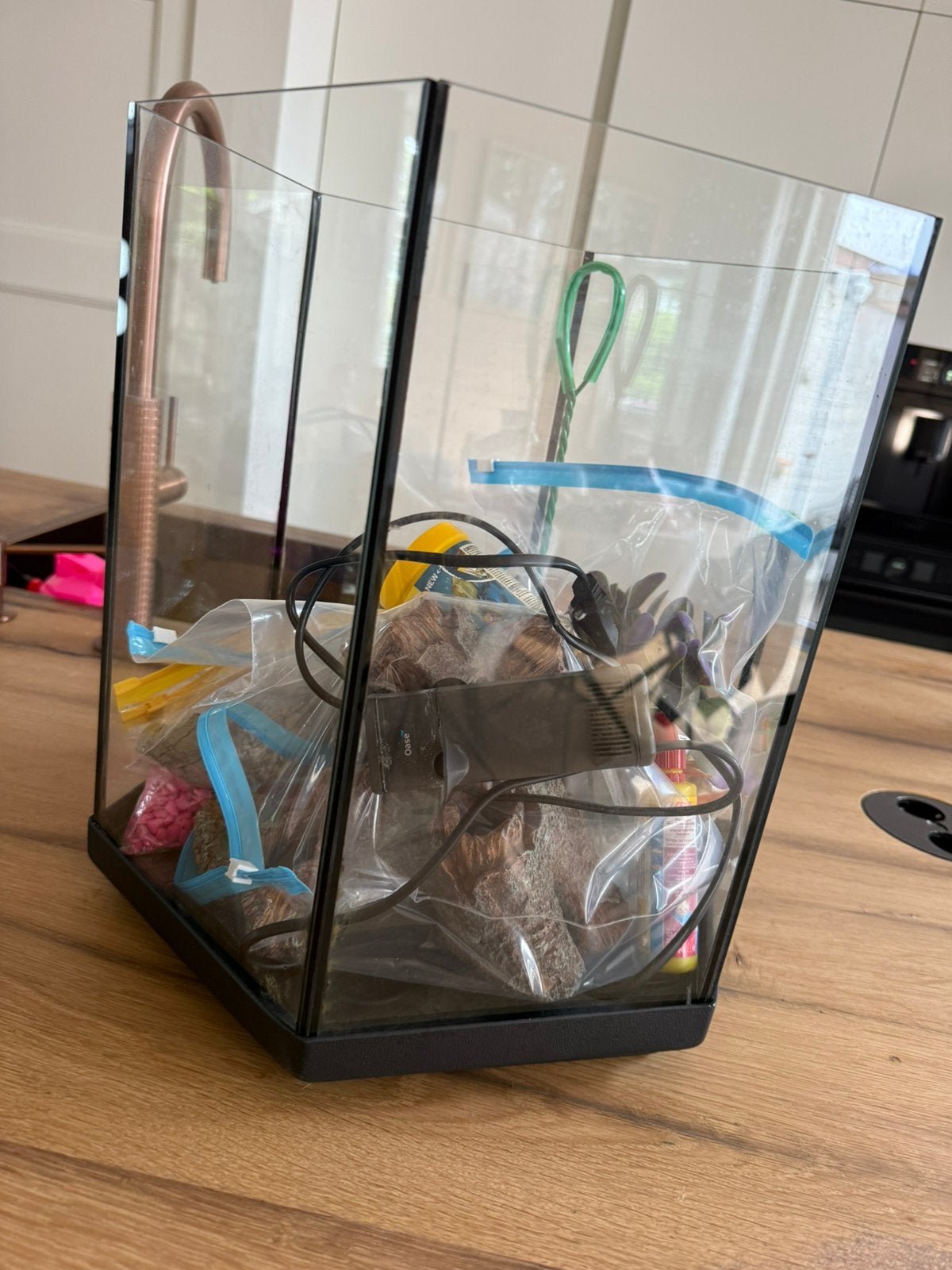 Hexagon aquarium zwart, met accessoires, Dieren en Toebehoren, Ophalen, Zo goed als nieuw, Leeg aquarium